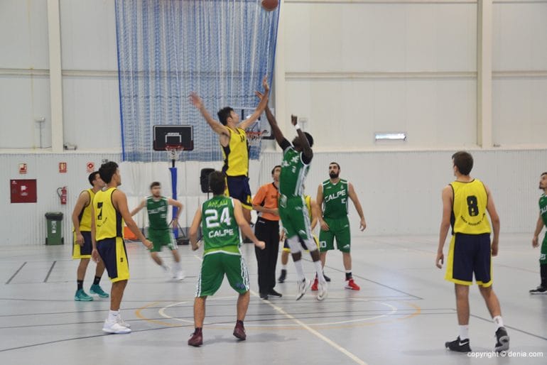 Salto inicial del partido