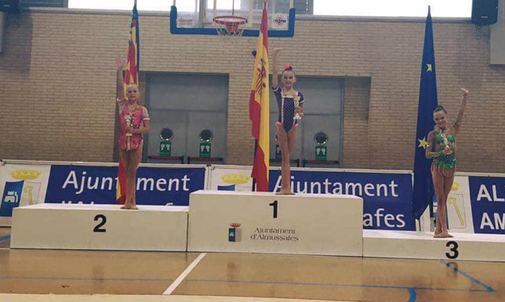 Grandes resultados para las gimnastas del Club Gimnàstica Dénia en el Autonómico Base Conjuntos e Individual 3 sasha ryder en el podio