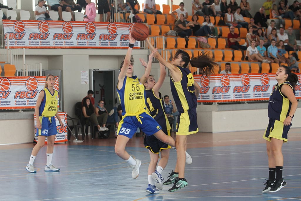 Las juniors del Dénia Básquet no pudieron frenar al CB Terralfás en la final de la 'Lliga Valenciana' 2 tapon de una jugadora dianense
