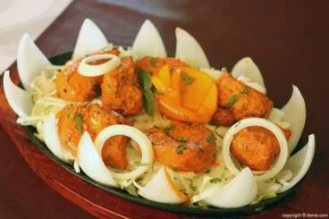 The Everest Nepali & Indian Restaurant pollo