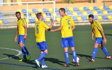 varios jugadores dianenses durante un partido