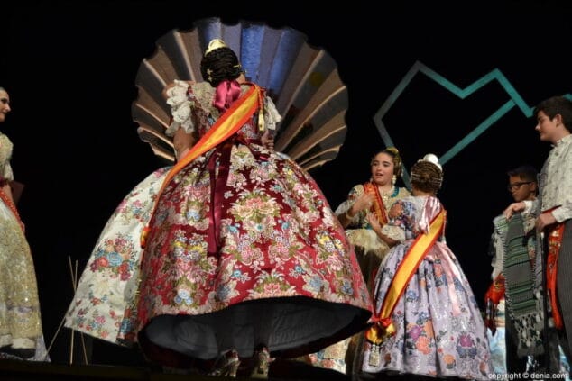 06 presentacion falleras mayores darrere del castell 2018 imposicion de bandas