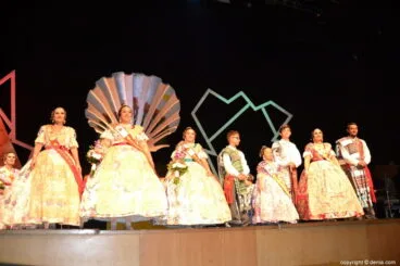 Presentación Falleras Mayores Darrere del Castell 2018 – Con los cargos 2017