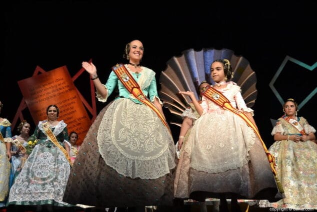 16 presentacion falleras mayores darrere del castell 2018 falleras mayores de denia