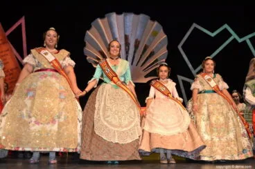 Presentación Falleras Mayores Darrere del Castell 2018 – Falleras mayores de Dénia