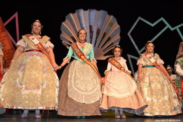 18 presentacion falleras mayores darrere del castell 2018 falleras mayores de denia