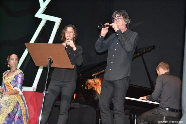 27 presentacion falleras mayores darrere del castell 2018 musica en directo