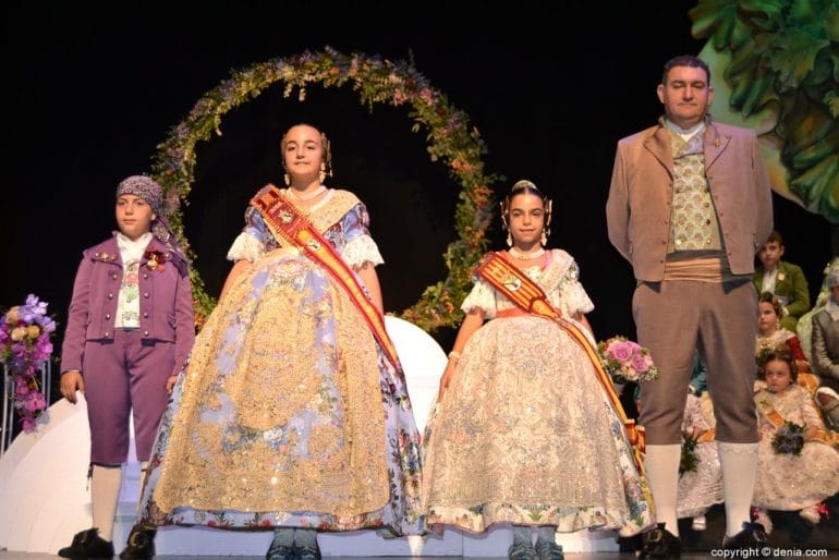 Presentación infantil de Baix la Mar - Aitana y Carla