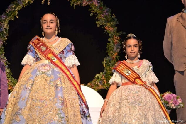 35 presentacion infantil de baix la mar aitana y carla