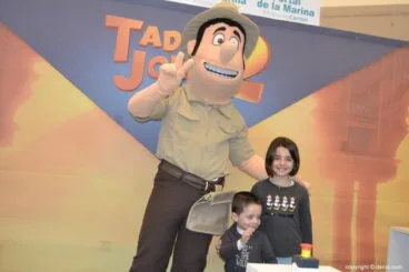 Visita de Tadeo Jones al Centro Comercial Portal de la Marina 2017 – Hermanitos con Tadeo