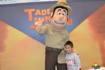 Visita de Tadeo Jones al Centro Comercial Portal de la Marina 2017 – Niño con Tadeo
