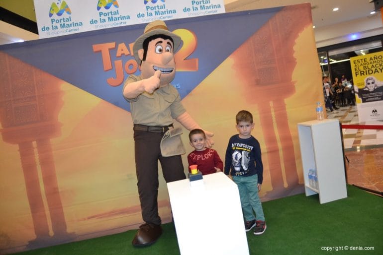 Visita de Tadeo Jones al Centro Comercial Portal de la Marina 2017 - Familia con Tadeo