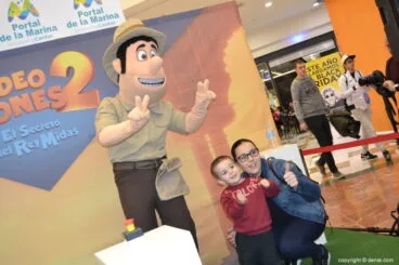 Visita de Tadeo Jones al Centro Comercial Portal de la Marina 2017 – Con mama y Tadeo