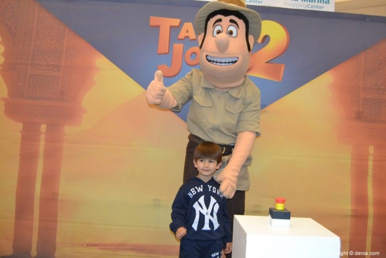 Visita de Tadeo Jones al Centro Comercial Portal de la Marina 2017 - Foto con Tadeo Jones
