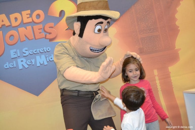 Visita de Tadeo Jones al Centro Comercial Portal de la Marina 2017 - Hermanoscon Tadeo