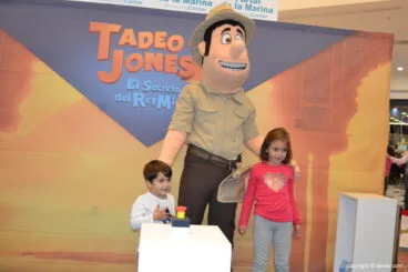 Visita de Tadeo Jones al Centro Comercial Portal de la Marina 2017 – Hermanoscon Tadeo