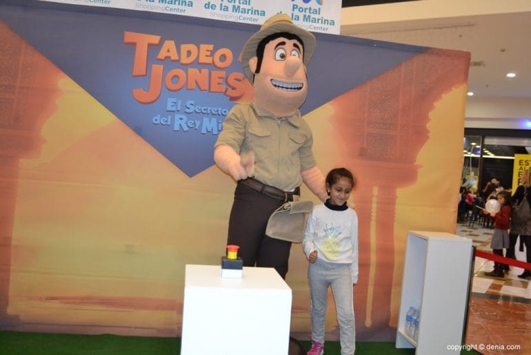 Visita de Tadeo Jones al Centro Comercial Portal de la Marina 2017 - Foto con Tadeo