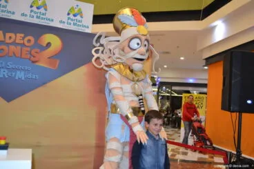 Visita de Tadeo Jones al Centro Comercial Portal de la Marina 2017