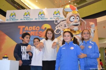 Visita de Tadeo Jones al Centro Comercial Portal de la Marina 2017 – Grupo con La Momia