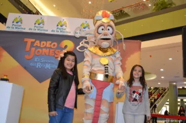 Visita de Tadeo Jones al Centro Comercial Portal de la Marina 2017 – Con la momia