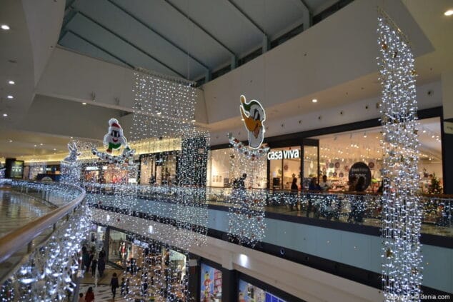 90 luces de navidad del centro comercial portal de la marina