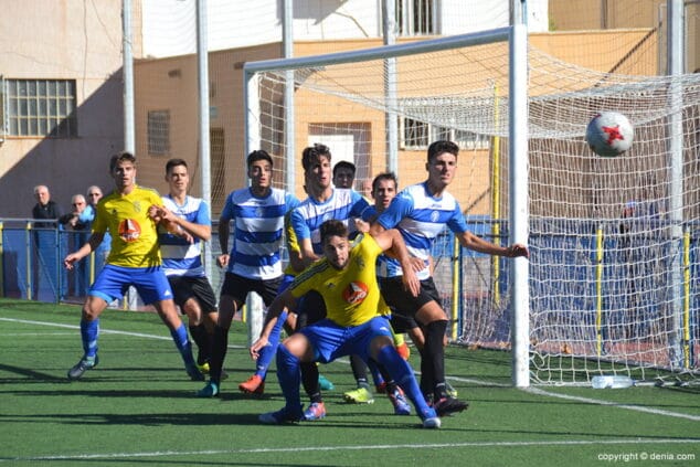 acumulacion de jugadores en la porteria del celtic