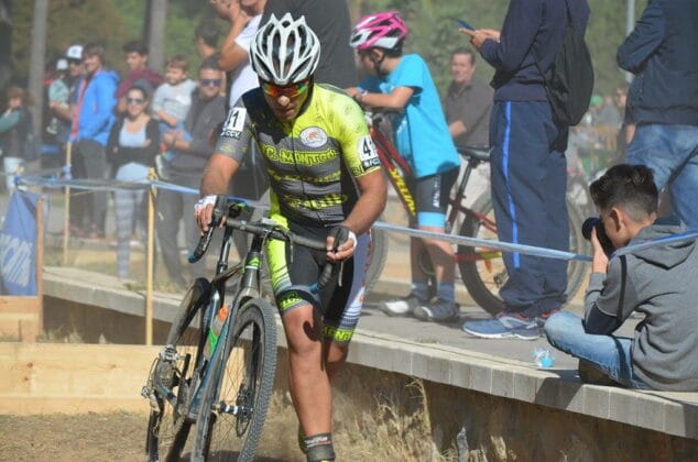 Buena actuación de los ciclistas de la UC Montgó-Ulb en el 'II Trofeo Villa de Buñol' 5 alejandro segui en plena carrera