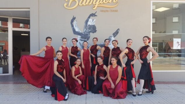 Babylon Escuela de Danza participa en la celebración del talento de la costa en un espectáculo en Benidorm Palace 5 alumnas de la escuela de danza babylon
