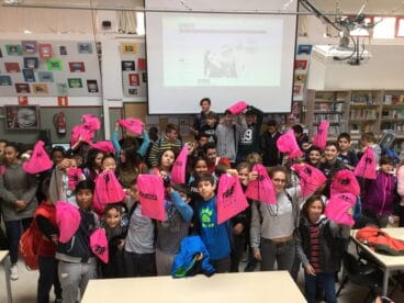 Alumnos del María Ibars con sus mochilas