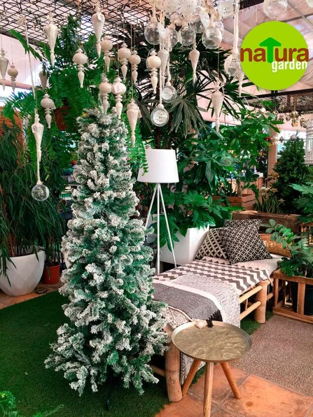 arbol con nieve de navidad natura garden