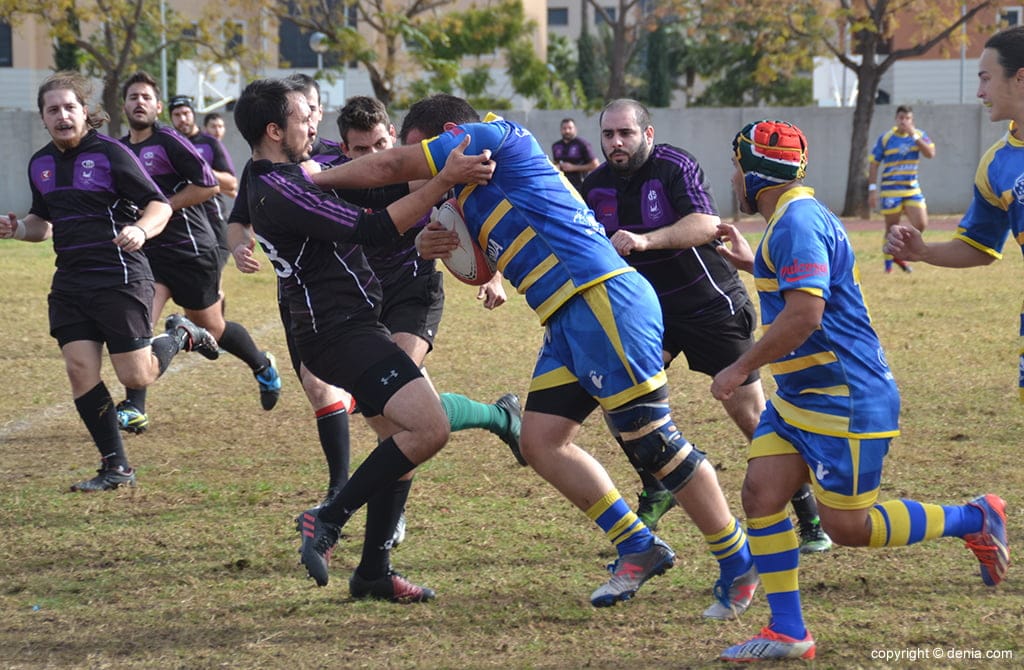 avance de un jugador dianense frente a la safor