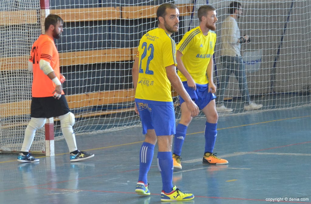 blai y rubio defendiendo junto al meta cesar