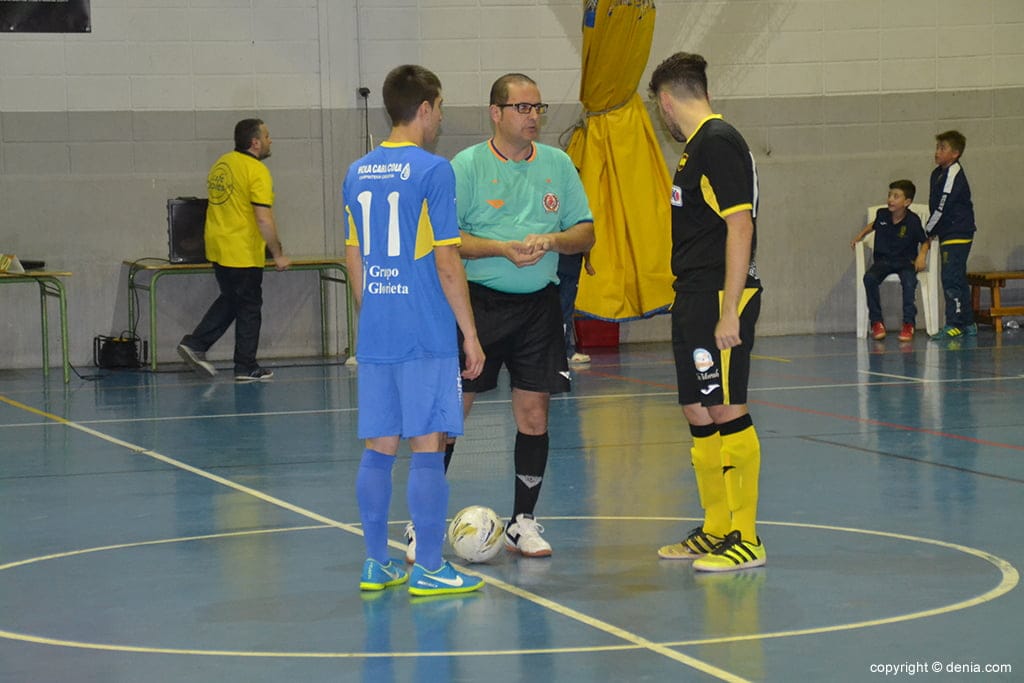 capitanes con el arbitro