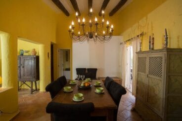 Comedor Aguila Rent a Villa