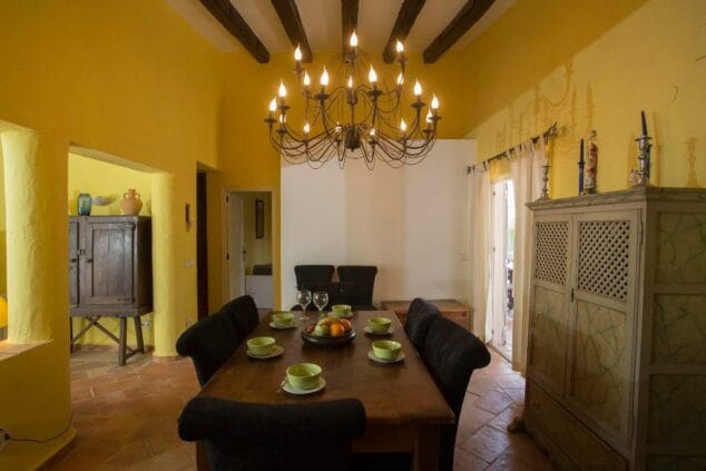 comedor aguila rent a villa