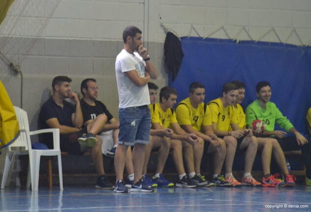 david salanova dirigiendo al garbi denia ante el ch ibi