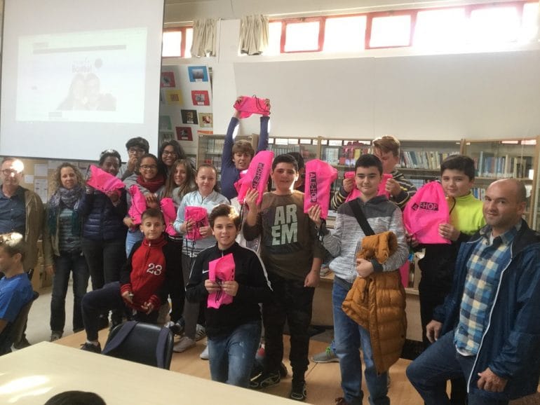 Donación a los alumnos del IES María Ibars