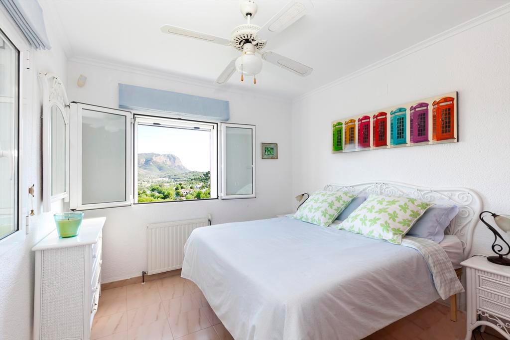 Dormitorio con vistas Casa-Almendros Quality Rent a Villa