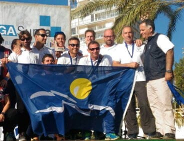 En el podio los veteranos del Club Rem Marina de Dénia