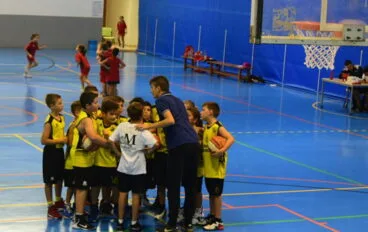 Equipo Benjamín jugando en Ondara