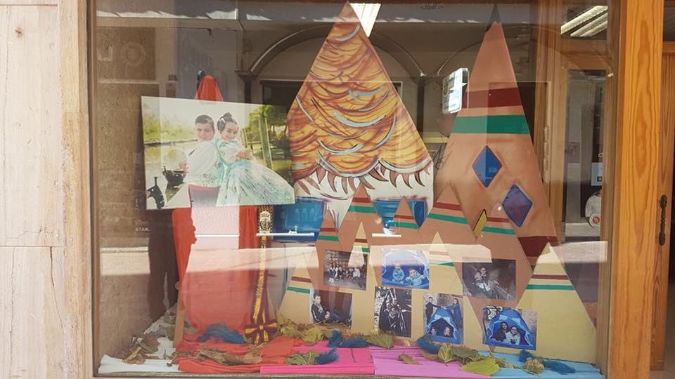 escaparate de la presentacion infantil de les roques
