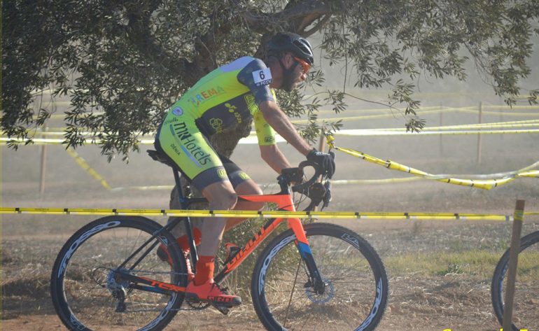 Javier Almela en el ciclocross de Picassent