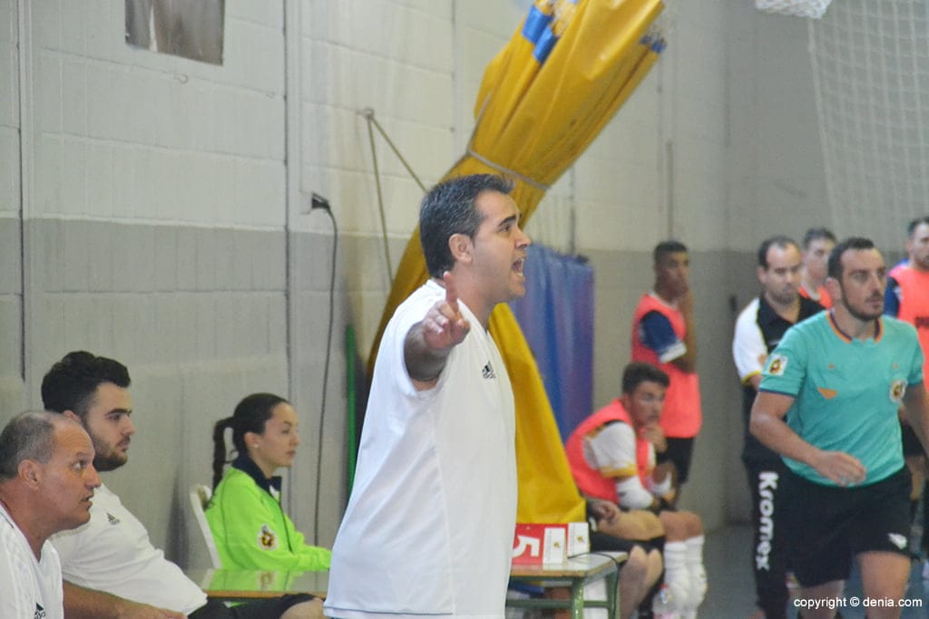 juanma bermejillo dirigiendo a sus chicos