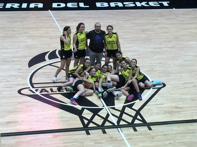 la cadetes del denia basquet en la alqueria del basket en valencia
