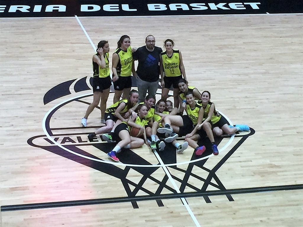 la cadetes del denia basquet en la alqueria del basket en valencia