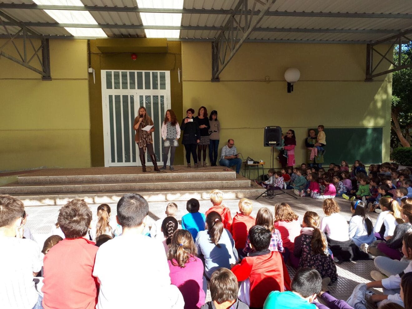 Los alumnos del colegio Vessanes se posicionan contra la violencia de género