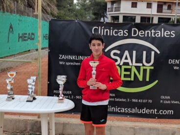 Marc Martin-Albo con su trofeo