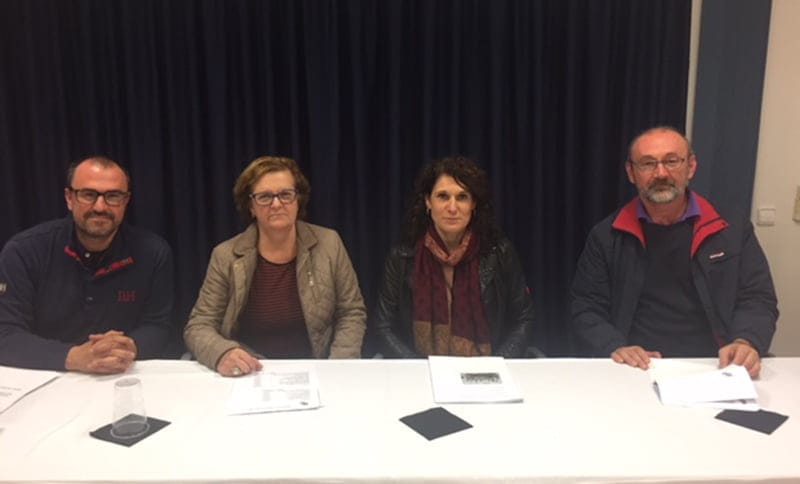 mesa de la asamblea del denia basquet club