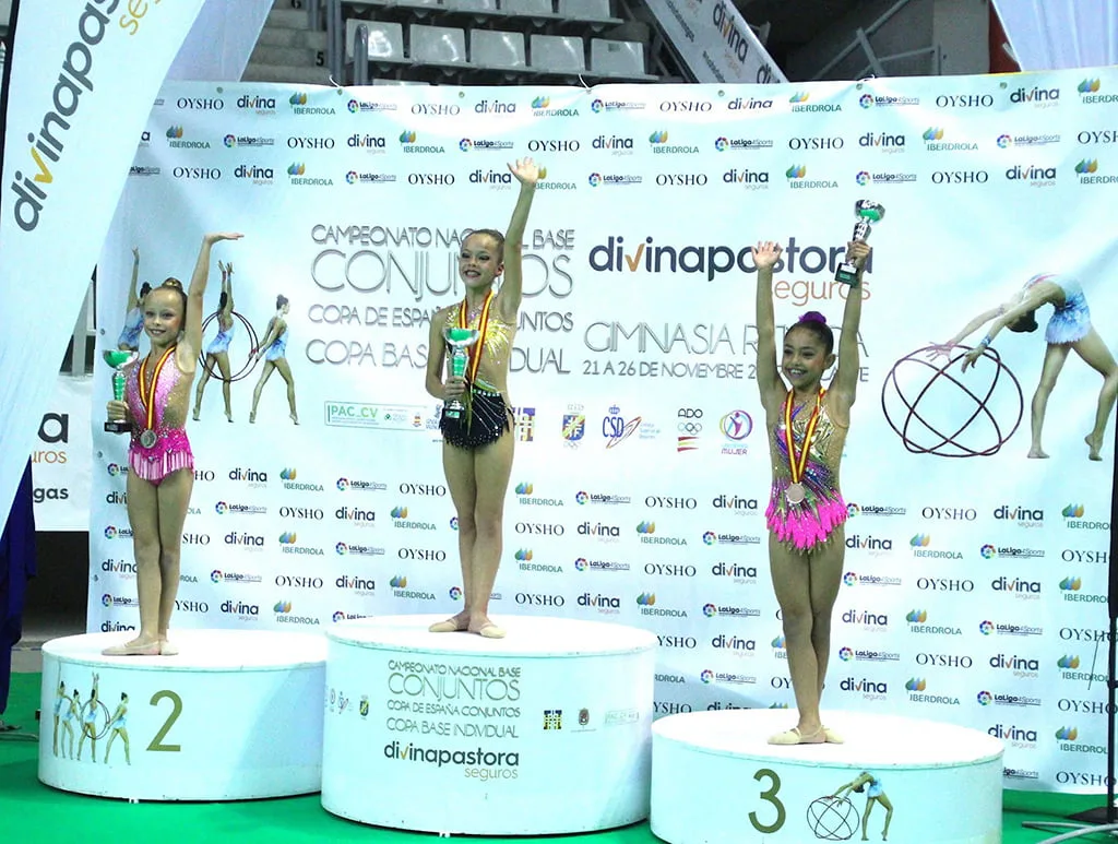 nicole bisbal en el podio como tercera benjamin