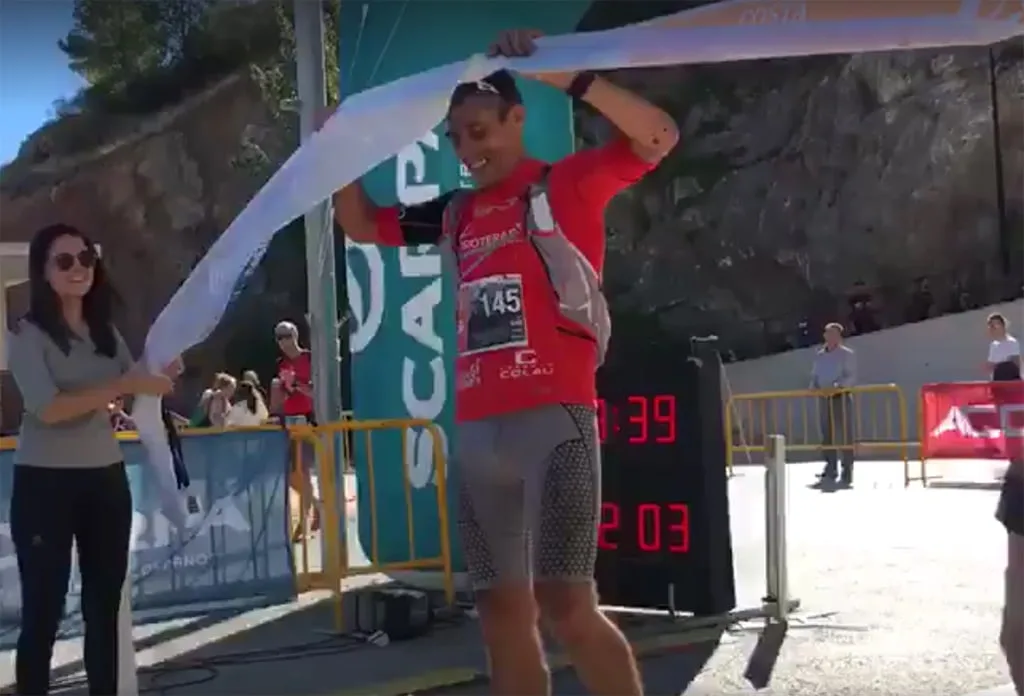 El dianense Pedro Martínez vencedor de la 'Costablanca Trails 102Km' 1 pedro martinez atravesando la meta